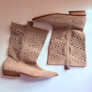 NWOT Decree Beige Leather Heeled Boots